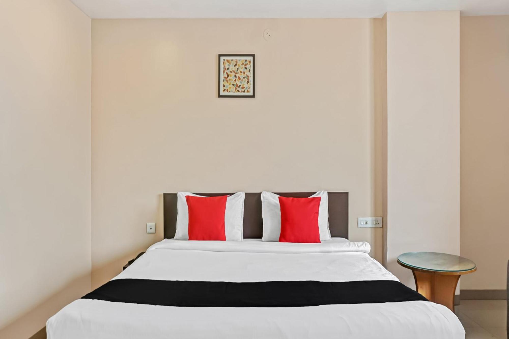 פונה Hotel O Log Inn Plaza Near Eon It Park מראה חיצוני תמונה
