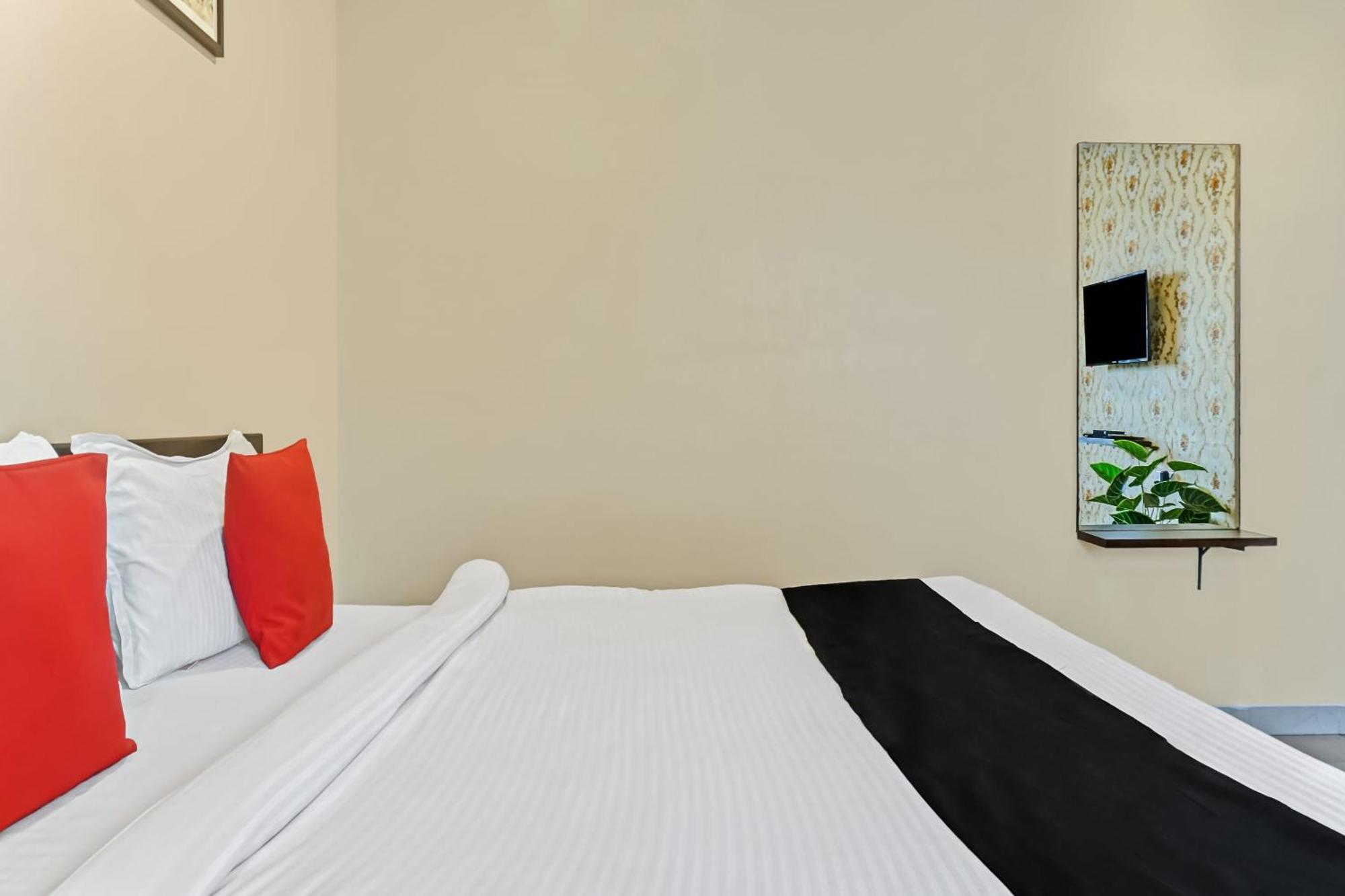 פונה Hotel O Log Inn Plaza Near Eon It Park מראה חיצוני תמונה