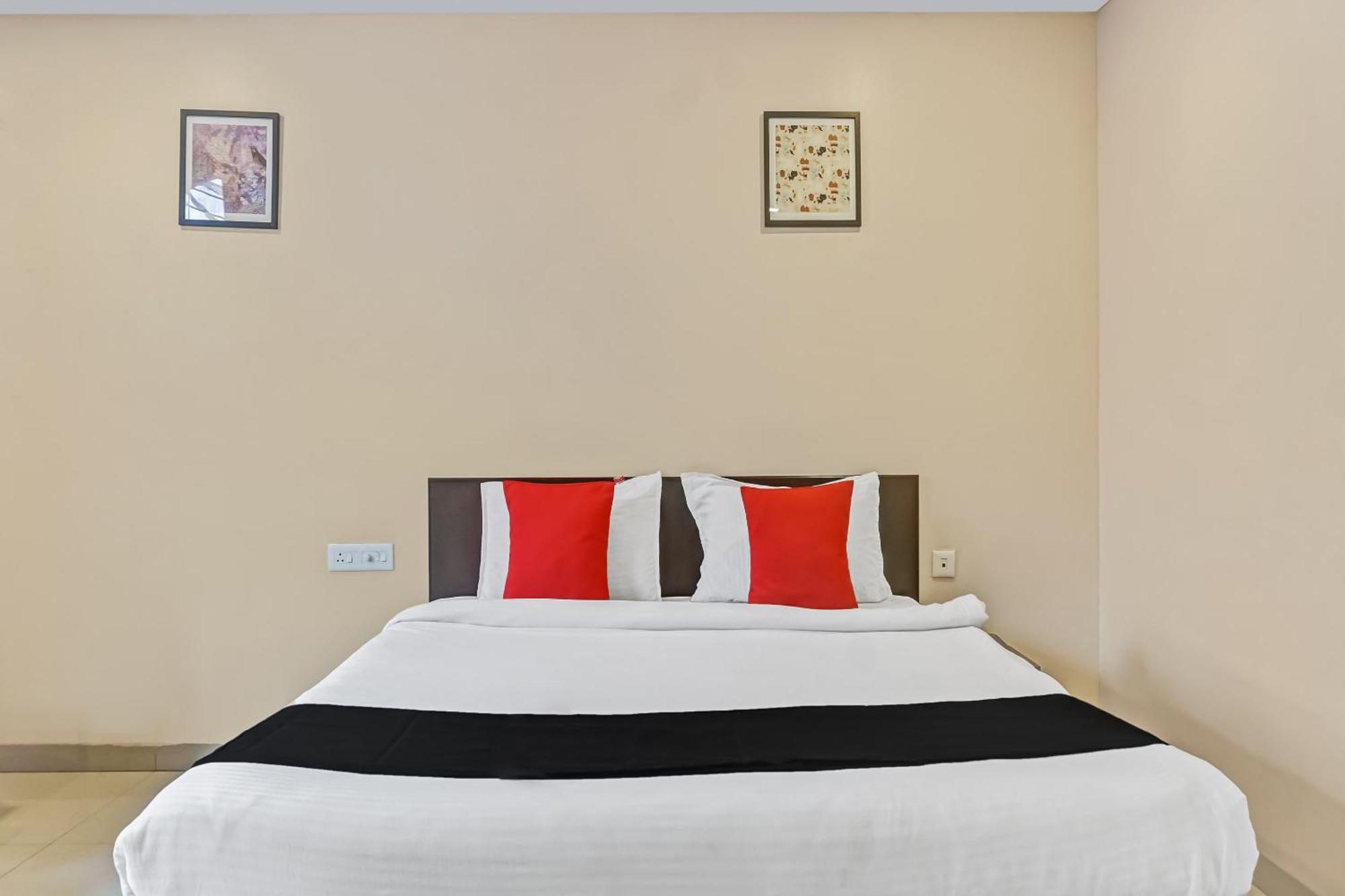 פונה Hotel O Log Inn Plaza Near Eon It Park מראה חיצוני תמונה