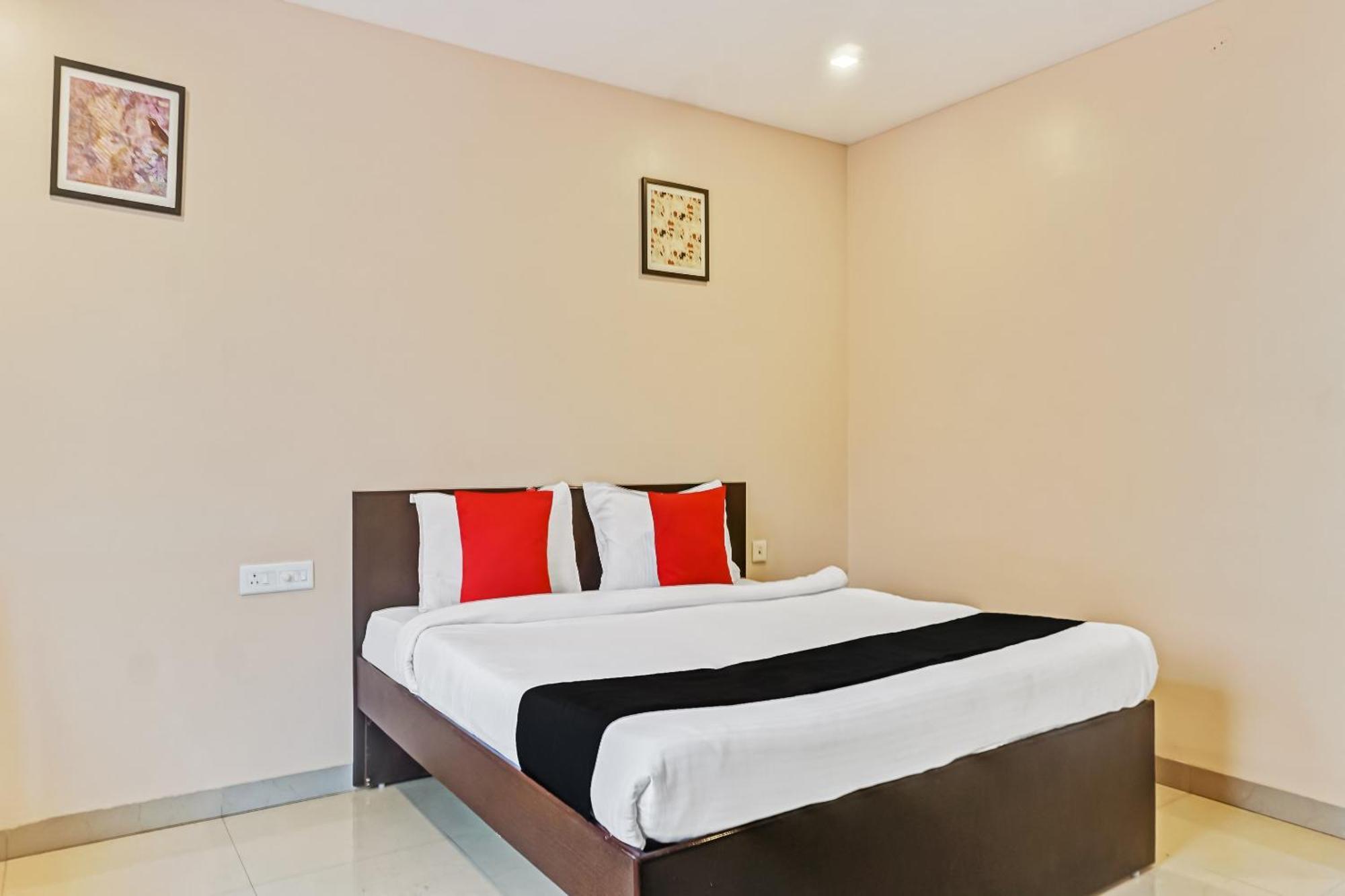 פונה Hotel O Log Inn Plaza Near Eon It Park מראה חיצוני תמונה