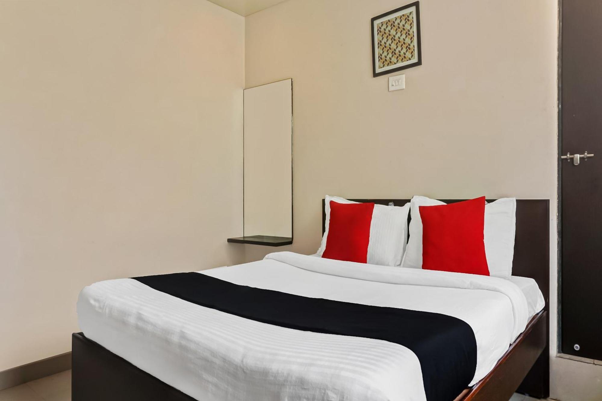 פונה Hotel O Log Inn Plaza Near Eon It Park מראה חיצוני תמונה